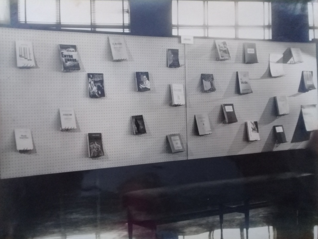 Foto de Exposición de libros cubanos en la Biblioteca Nacional, 7 de junio de 1958. Colección de fotografías BNJM.      